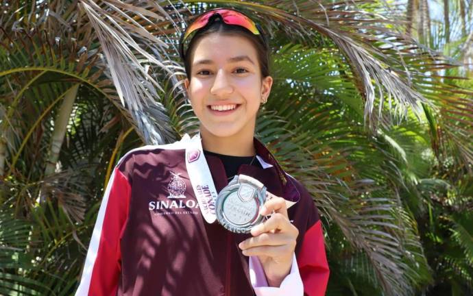 Sinaloense Victoria Medina gana plata en triatlón, en los Nacionales 2023