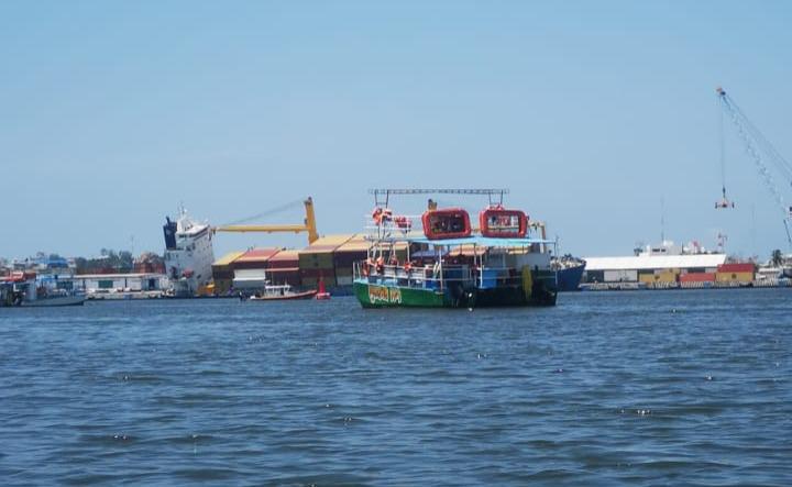 $!Permanece escorado el buque Chiapas Star en Mazatlán