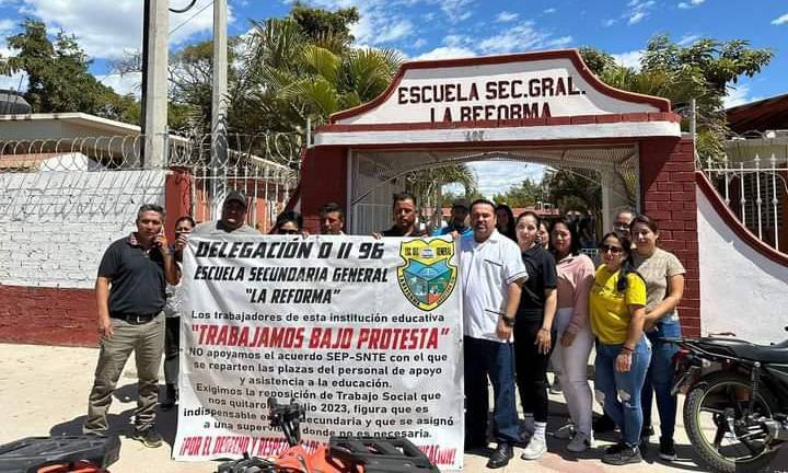 Trabajadores de secundaria de la comunidad de La Reforma, en Angostura, denuncia falta de personal y desatención de las autoridades educativas.