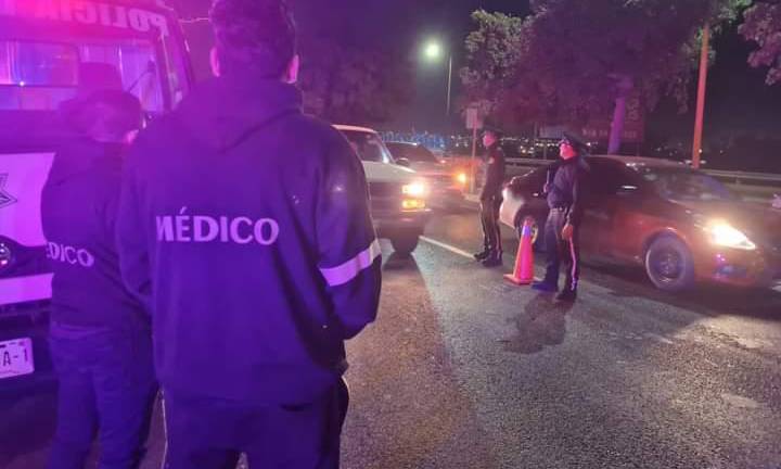 Servicios de emergencia en la atención a un menor herido durante los festejos de Año Nuevo en Culiacán.