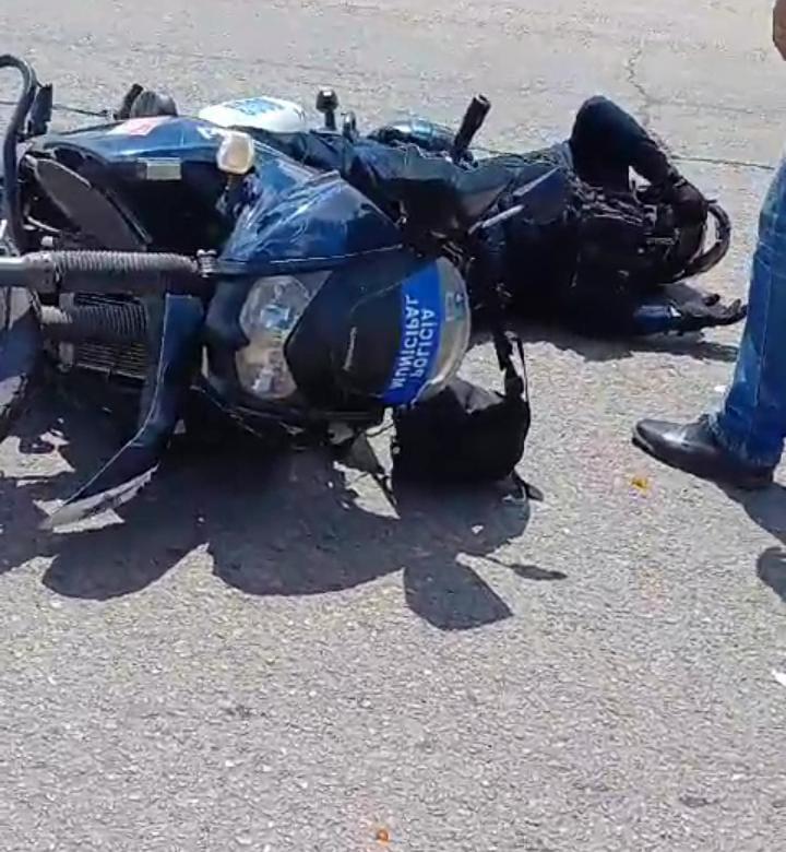 $!Policía Municipal resulta herido tras chocar contra un vehículo en Culiacán