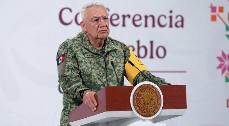 El Secretario de la Defensa Nacional, General Ricado Trevilla Trejo, explica el esquema de seguridad que tenía el Alcalde de Uruapan. El Secretario de la Defensa Nacional, General Ricado Trevilla Trejo, explica el esquema de seguridad que tenía el Alcalde de Uruapan.