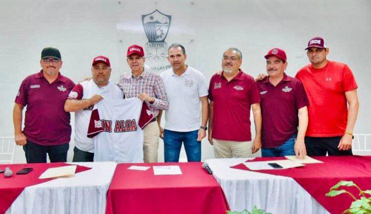 Las autoridades presentaron los uniformes con el que jugará Sinaloa en el Nacional de Primera Fuerza.