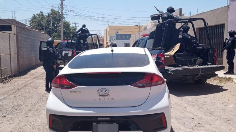 Detienen en Culiacán a un hombre con arma de fuego y en vehículo robado