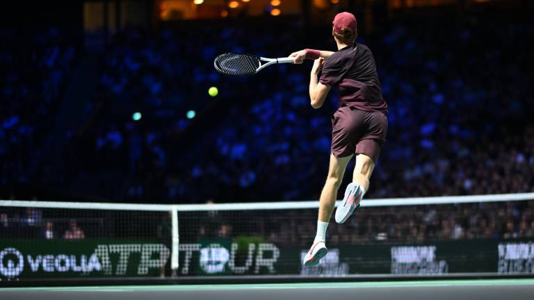 Jannik Sinner suma 25 victorias consecutivas en pista dura cubierta. Jannik Sinner suma 25 victorias consecutivas en pista dura cubierta.