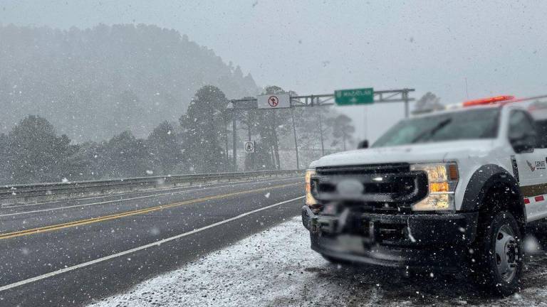 Debido a la caída de nieve, la circulación sobre las carreteras entre Mazatlán y Durango han9 sido cerradas.