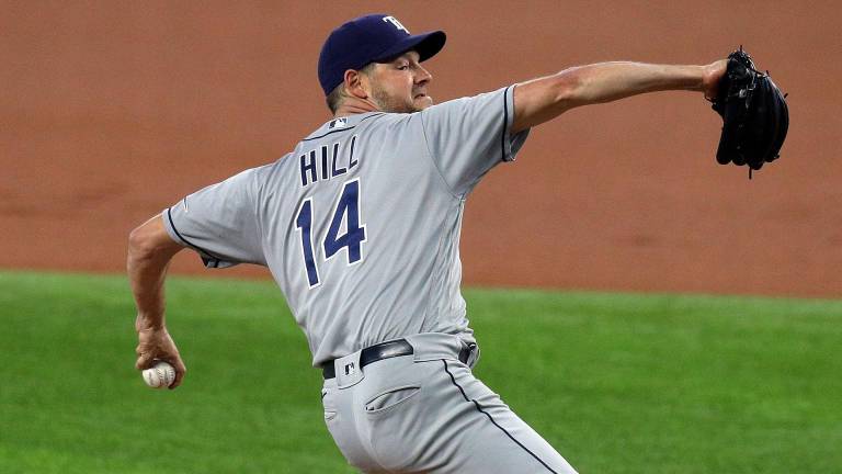 Rich Hill aportará su experiencia con los Mets de Nueva York.