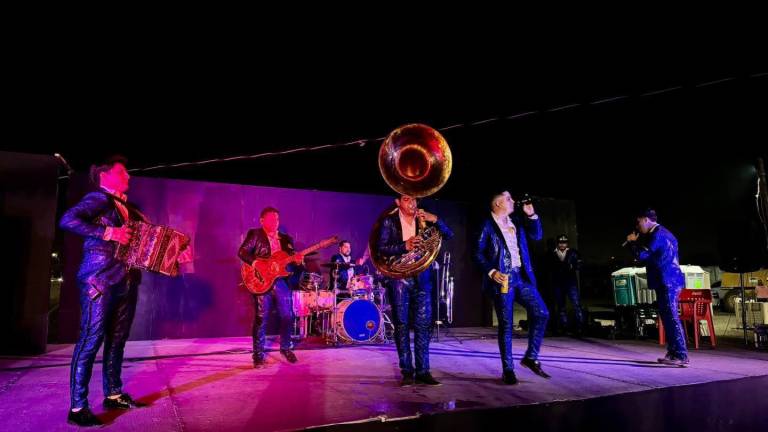 El Grupo Son de Oro se presentó con éxito en la apertura de la Feria Ganadera Mazatlán 2024.