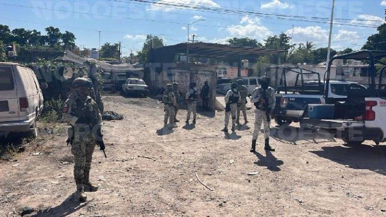Ataque con explosivos en taller de Villa Juárez deja dos muertos y un herido en Navolato. Ataque con explosivos en taller de Villa Juárez deja dos muertos y un herido en Navolato.