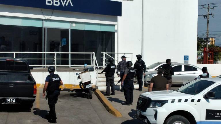 Agente de policía y presunto asaltante resultan heridos en otro atraco bancario en Culiacán