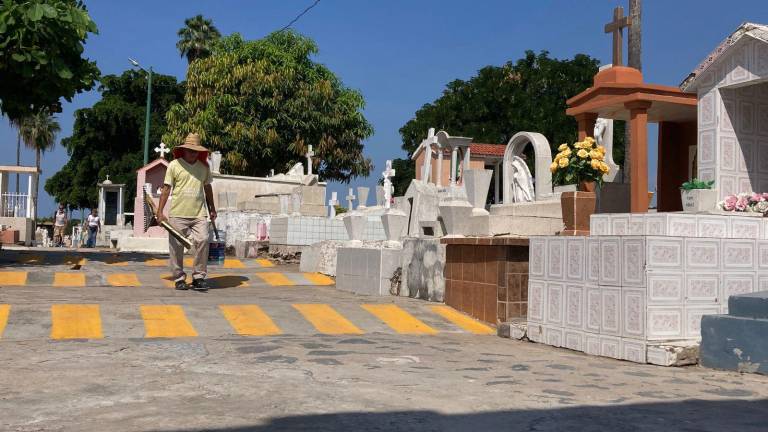 Ayuntamiento refuerza limpieza y seguridad en cementerios municipales del 1 y 2 de noviembre . Ayuntamiento refuerza limpieza y seguridad en cementerios municipales del 1 y 2 de noviembre .