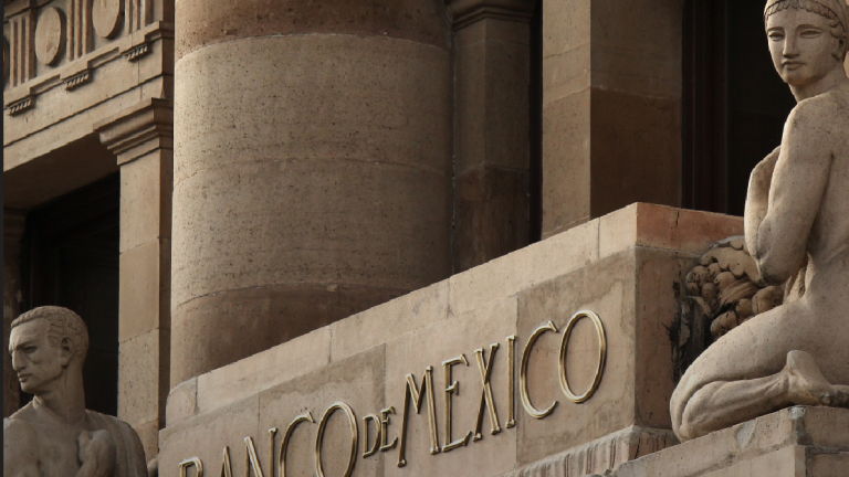 La Junta de Gobierno del Banco de México refirió que, desde la decisión de política monetaria previa, el peso mexicano exhibió volatilidad y cierta depreciación.