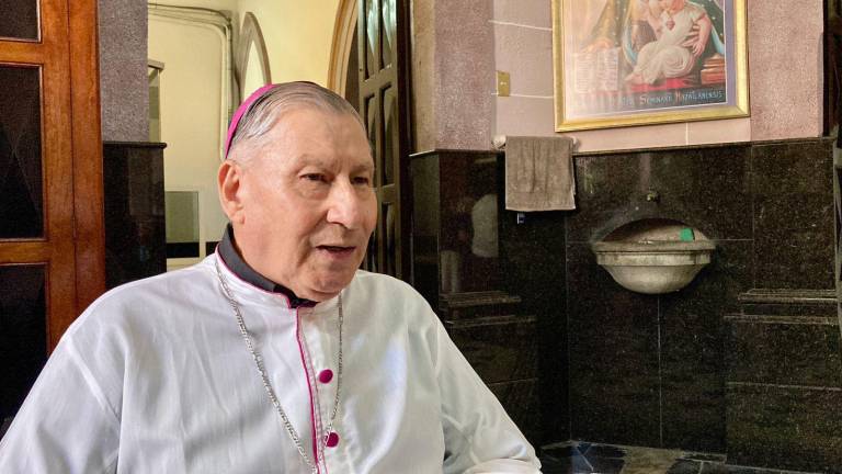 El Obispo de la Diócesis de Mazatlán, Mario Espinosa Contreras, pidió a las familias no temer a la muerte y mantener vivas las tradiciones. El Obispo de la Diócesis de Mazatlán, Mario Espinosa Contreras, pidió a las familias no temer a la muerte y mantener vivas las tradiciones.