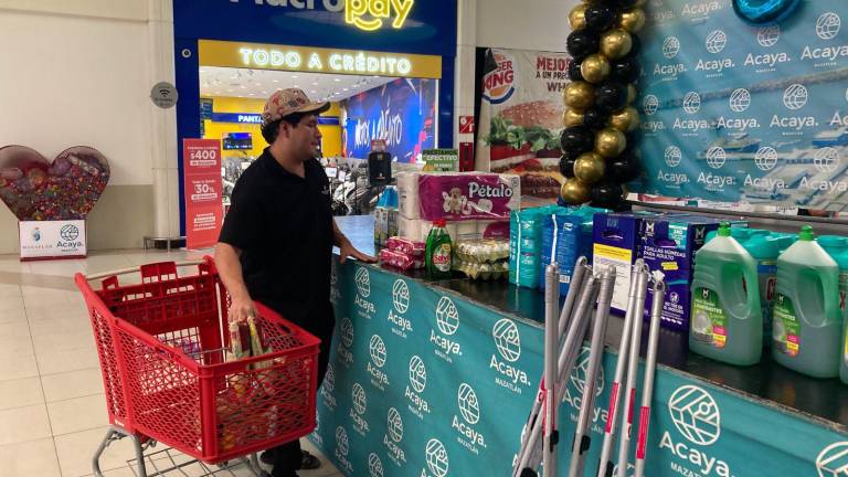 Ciudadanos donaron víveres y artículos de primera necesidad para apoyar a más de 30 adultos mayores. Ciudadanos donaron víveres y artículos de primera necesidad para apoyar a más de 30 adultos mayores.