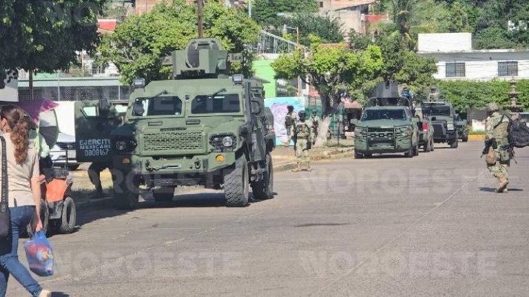 Militares resguardan hospital de El Rosario tras reporte de heridos y choque armado. Militares resguardan hospital de El Rosario tras reporte de heridos y choque armado.