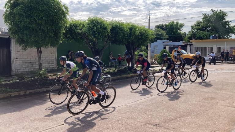 Nutrida participación tiene la carrera ciclista ‘Mariscos Doña Chayo’