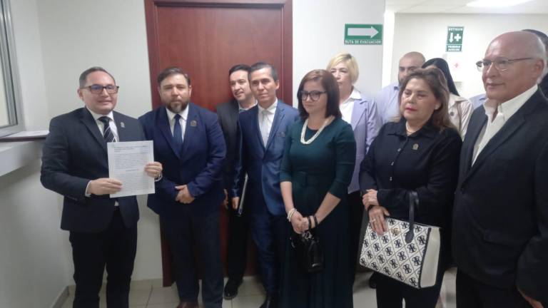 Entrega Pedro Flores propuesta de iniciativa para modificar Ley Orgánica de la UAdeO