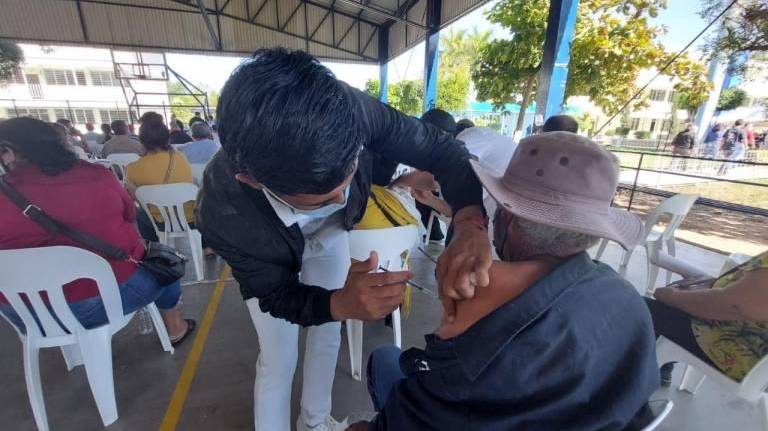 La vacunación en Sinaloa aminoró el número de contagios y fallecimientos por Covid-19.
