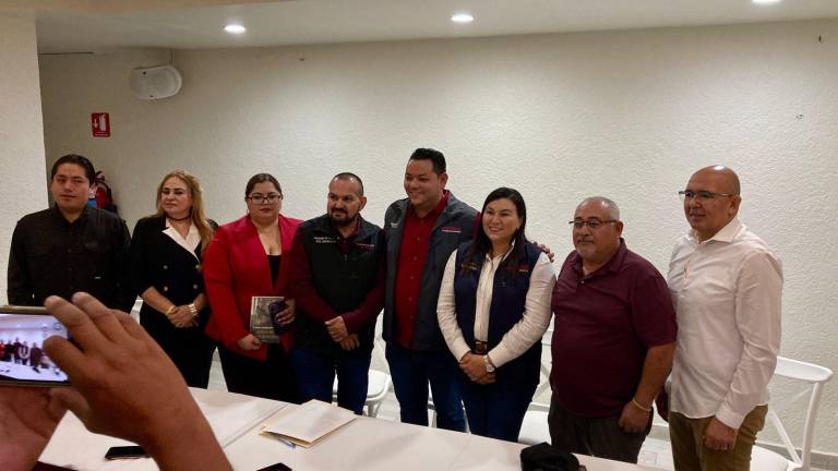 Reitera Morena Sinaloa el llamado a sus compañeras para respetar los tiempos y las leyes electorales. Reitera Morena Sinaloa el llamado a sus compañeras para respetar los tiempos y las leyes electorales.