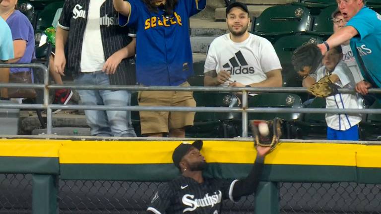 Luis Robert Jr. llegó a un arreglo de extensión con los Medias Blancas. Luis Robert Jr. llegó a un arreglo de extensión con los Medias Blancas.