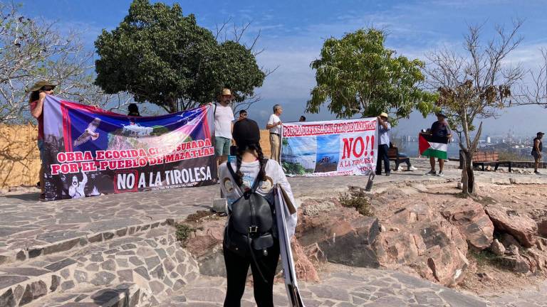 Los manifestantes piden que no se sigan privatizando los espacios públicos de Mazatlán.