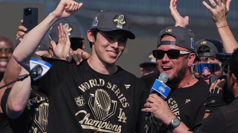 Su desempeño como relevista fue clave en el título de Serie Mundial, pero el club apuesta por su potencial como abridor. Su desempeño como relevista fue clave en el título de Serie Mundial, pero el club apuesta por su potencial como abridor.