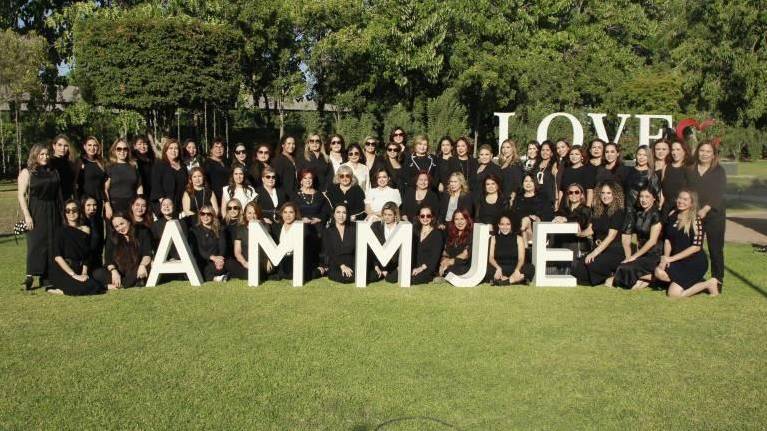 Integrantes de la Asociación Mexicana de Mujeres Jefas de Empresas organizan el séptimo Summit Empresarial.