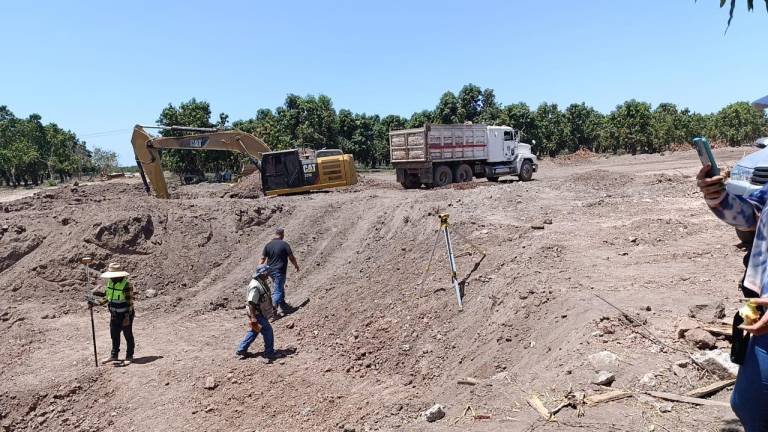 Exigen ejidatarios pago por daños por construcción de canal de riego de presa Santa María en Escuinapa