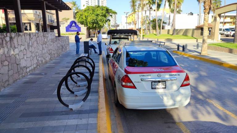 Afirman taxistas de Mazatlán que trabajan para brindar un mejor servicio