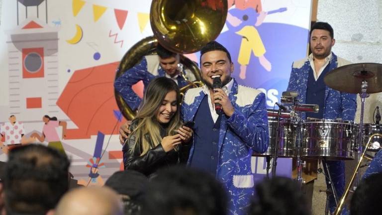 La Banda El Recodo pone a bailar a los hispanos en Madrid