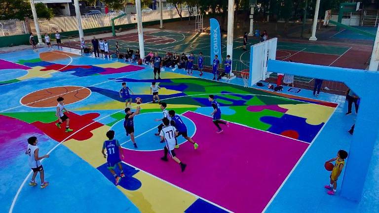 La cancha del Centro Cívico Constitución (CCC) en Culiacán luce un mural en honor a Pedro “Pery” Meza. La cancha del Centro Cívico Constitución (CCC) en Culiacán luce un mural en honor a Pedro “Pery” Meza.