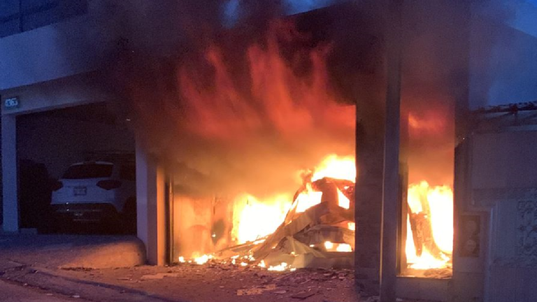 Se incendian camioneta y casa en Culiacán