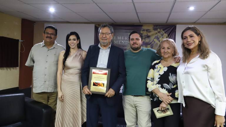 Juan José Rodríguez, María de los Ángeles Arce, Élmer Mendoza, Julio Zataráin, Melly Peraza y Silvia Michel. Juan José Rodríguez, María de los Ángeles Arce, Élmer Mendoza, Julio Zataráin, Melly Peraza y Silvia Michel.