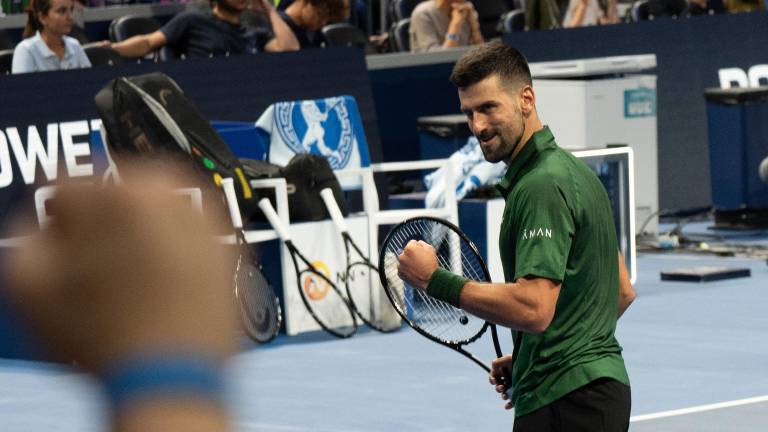 Novak Djokovic se impone en tres sets. Novak Djokovic se impone en tres sets.