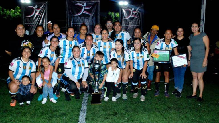 Las acciones del futbol femenil en el Deportivo Esmeralda se llevaron a cabo.