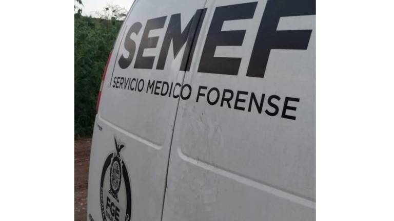 Elementos periciales acudieron al área donde fue localizado el cuerpo en un canal de riego en “El Tamarindo”. Elementos periciales acudieron al área donde fue localizado el cuerpo en un canal de riego en “El Tamarindo”.