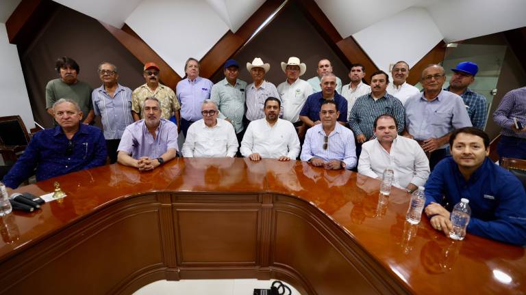 El Gobernador de Sinaloa Rubén Rocha Moya se reunió con dirigentes de productores de trigo. El Gobernador de Sinaloa Rubén Rocha Moya se reunió con dirigentes de productores de trigo.