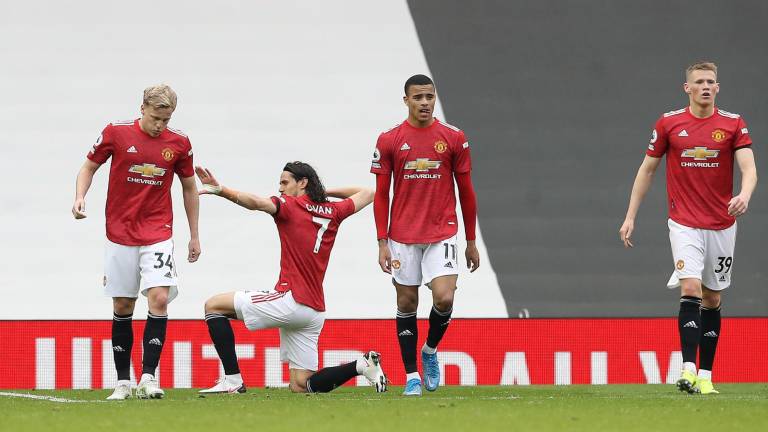 Edinson Cavani celebra su gol para el Manchester United.