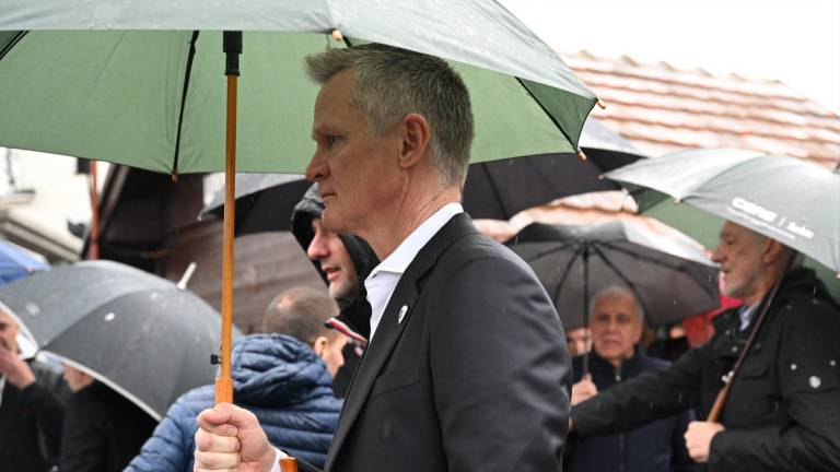 Steve Kerr asiste al funeral de su coach asistente Dejan Milojević en Serbia