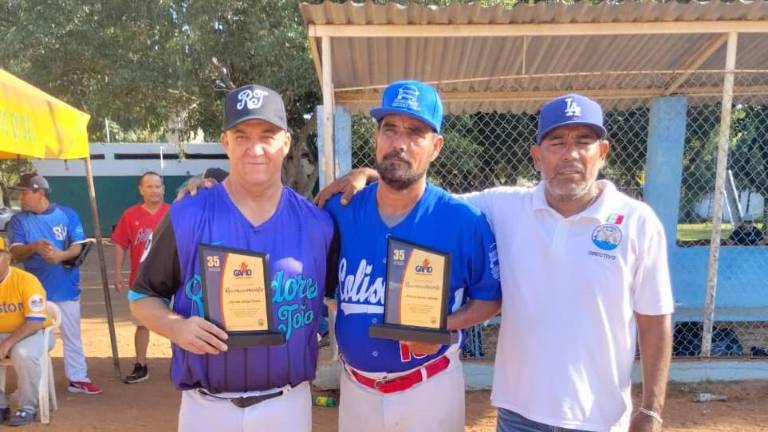 Pascual Zúñiga Zataráin y Roberto Gaxiola Lizárraga son homenajeados. Pascual Zúñiga Zataráin y Roberto Gaxiola Lizárraga son homenajeados.