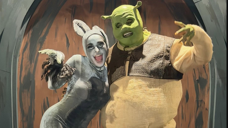 Daisy Anahy y Eduin Caz muestran sus disfraces. Daisy Anahy y Eduin Caz muestran sus disfraces.