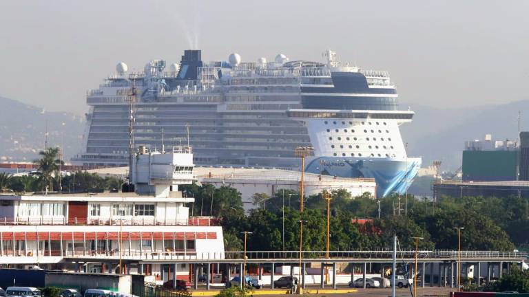 El crucero Norwegian Bliss llega a Mazatlán con más de 5 mil personas a bordo entre pasajeros y tripulantes. El crucero Norwegian Bliss llega a Mazatlán con más de 5 mil personas a bordo entre pasajeros y tripulantes.