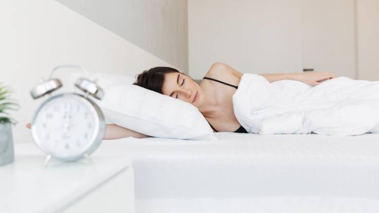 Cómo elegir el colchón adecuado según tu peso y postura al dormir