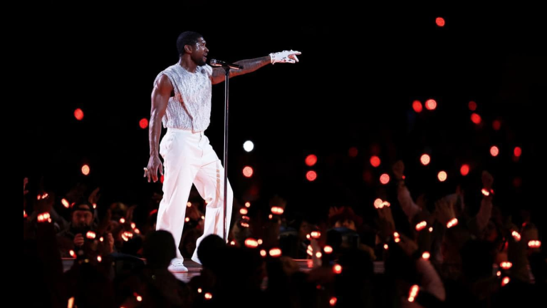 Usher se luce con su actuación en espectáculo de medio tiempo del Super Bowl 58.