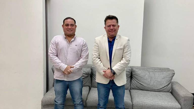 El presidente de la Liga Extrema de Futbol Americano en Sinaloa y el titular del Imdec.