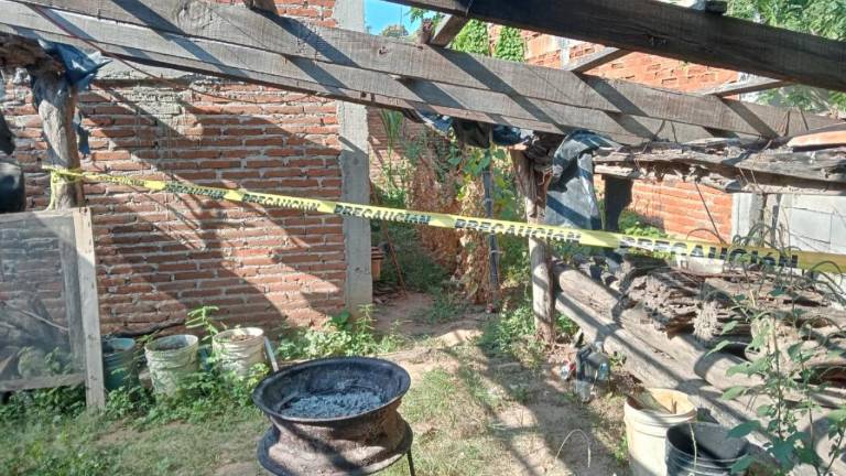 El hombre logró llegar a su domicilio, pero murió a causa de las heridas recibidas. El hombre logró llegar a su domicilio, pero murió a causa de las heridas recibidas.