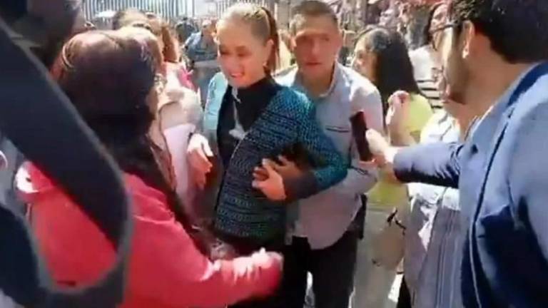 La Presidenta de México Claudia Sheinbaum Pardo fue acosada por un hombre en el Centro Histórico de la Ciudad de México. La Presidenta de México Claudia Sheinbaum Pardo fue acosada por un hombre en el Centro Histórico de la Ciudad de México.