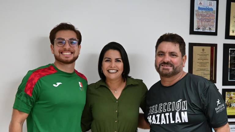 Mazatleco Jesús Moreno recibe reconocimiento de Femeka tras Mundial de Karate Mazatleco Jesús Moreno recibe reconocimiento de Femeka tras Mundial de Karate