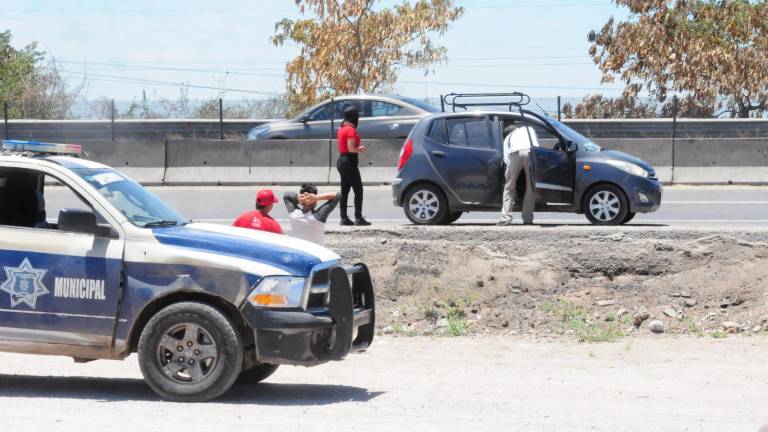 De carro a carro matan a joven conductor de un disparo en Mazatlán