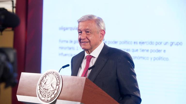 El Presidente Andrés Manuel López Obrador anuncia conferencias vespertinas para explicar los nuevos libros de texto.